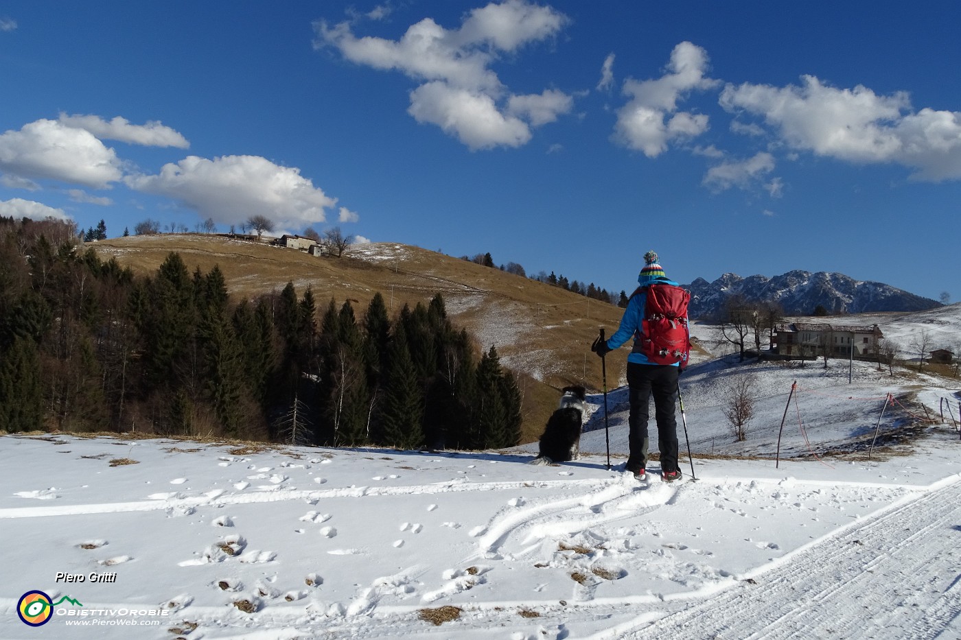 12 Su stradetta sterrata un po' innevata da Lavaggio alle cascine.JPG